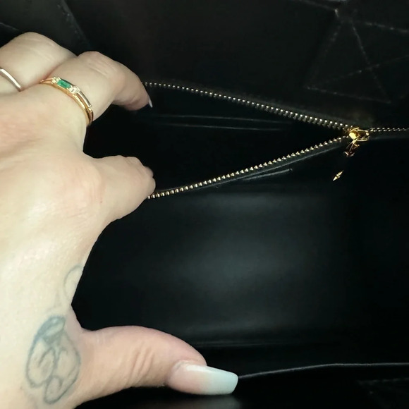 NWTS Medium calfskin DG Daily shopper Retails 
$2,340 bag tote with dust bag - Picture 10 of 16